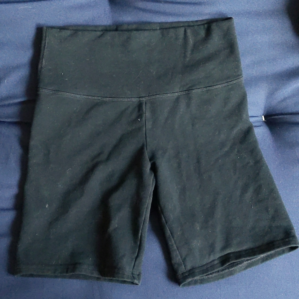 Aritzia Tna Hi-rise 7 in biker shorts